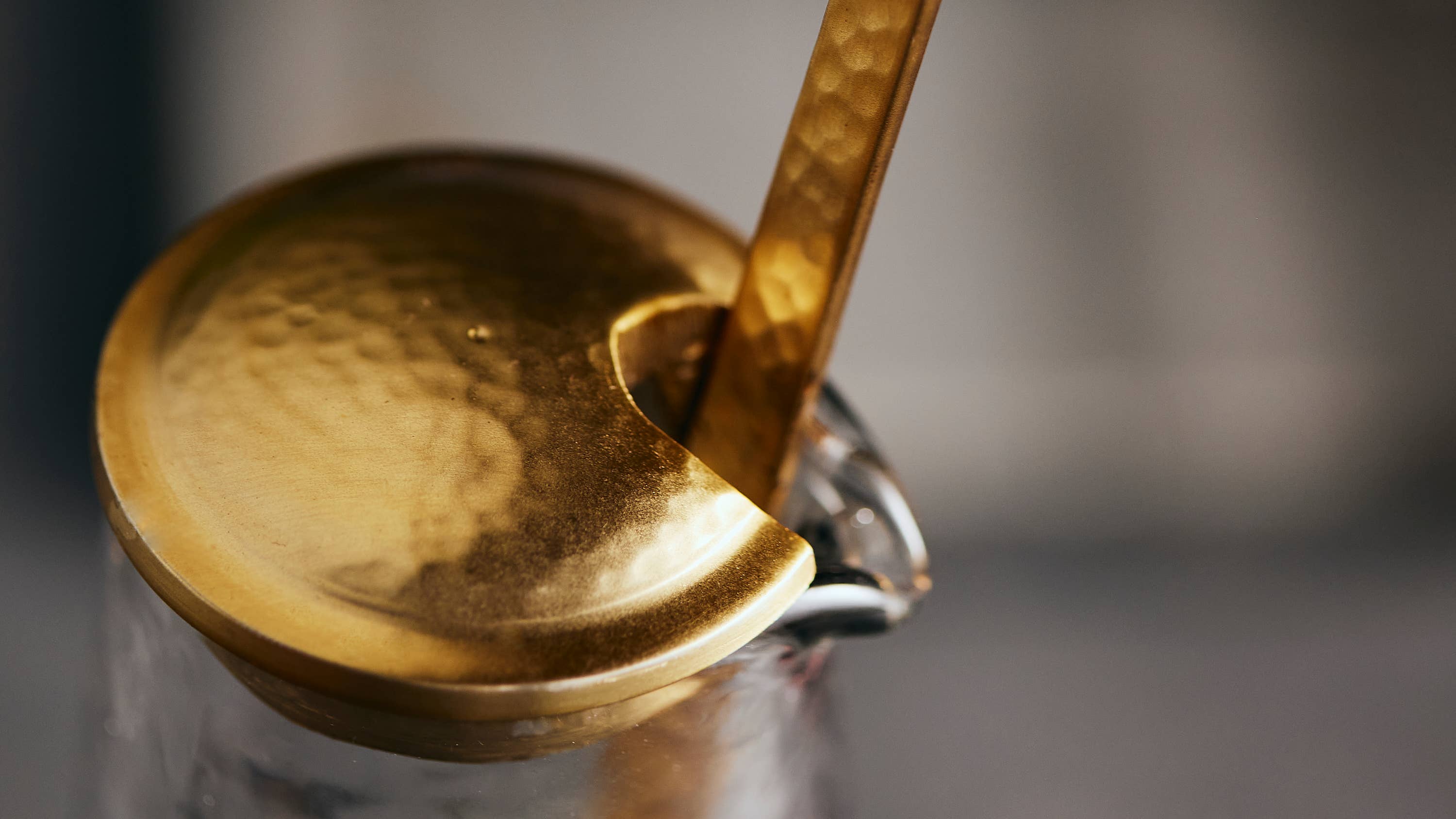 The Collective - Wholesale Carafe - Pebbled Large Carafe with Spoon Set1