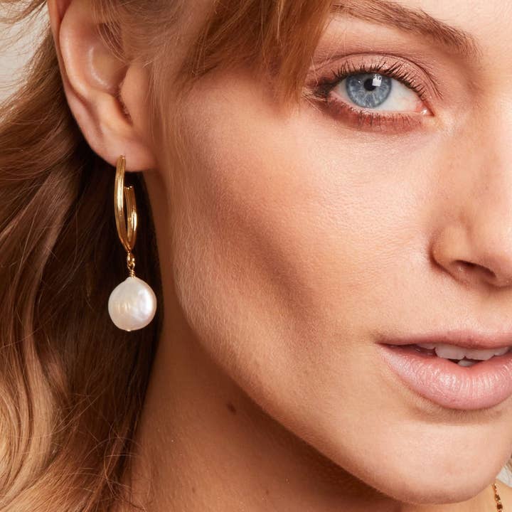 Guldpläterade örhängen Napoli för wholesale av Zelda Bijoux