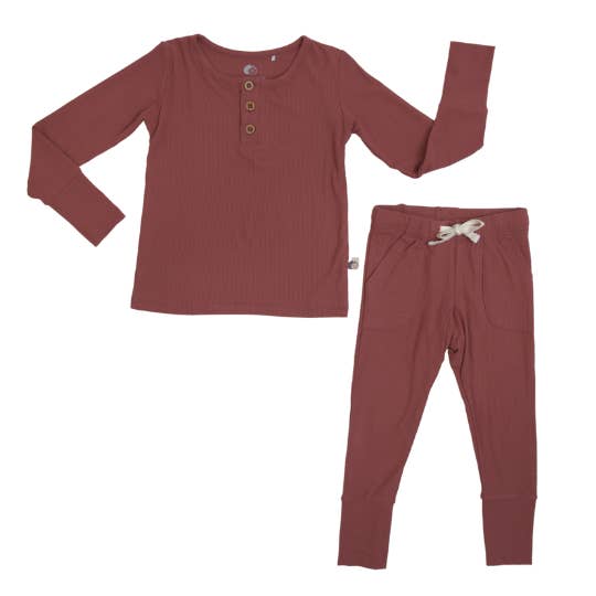 Ensemble de pyjama côtelé rouge crépuscule pour la vente par Snuggly Figs Ltd.