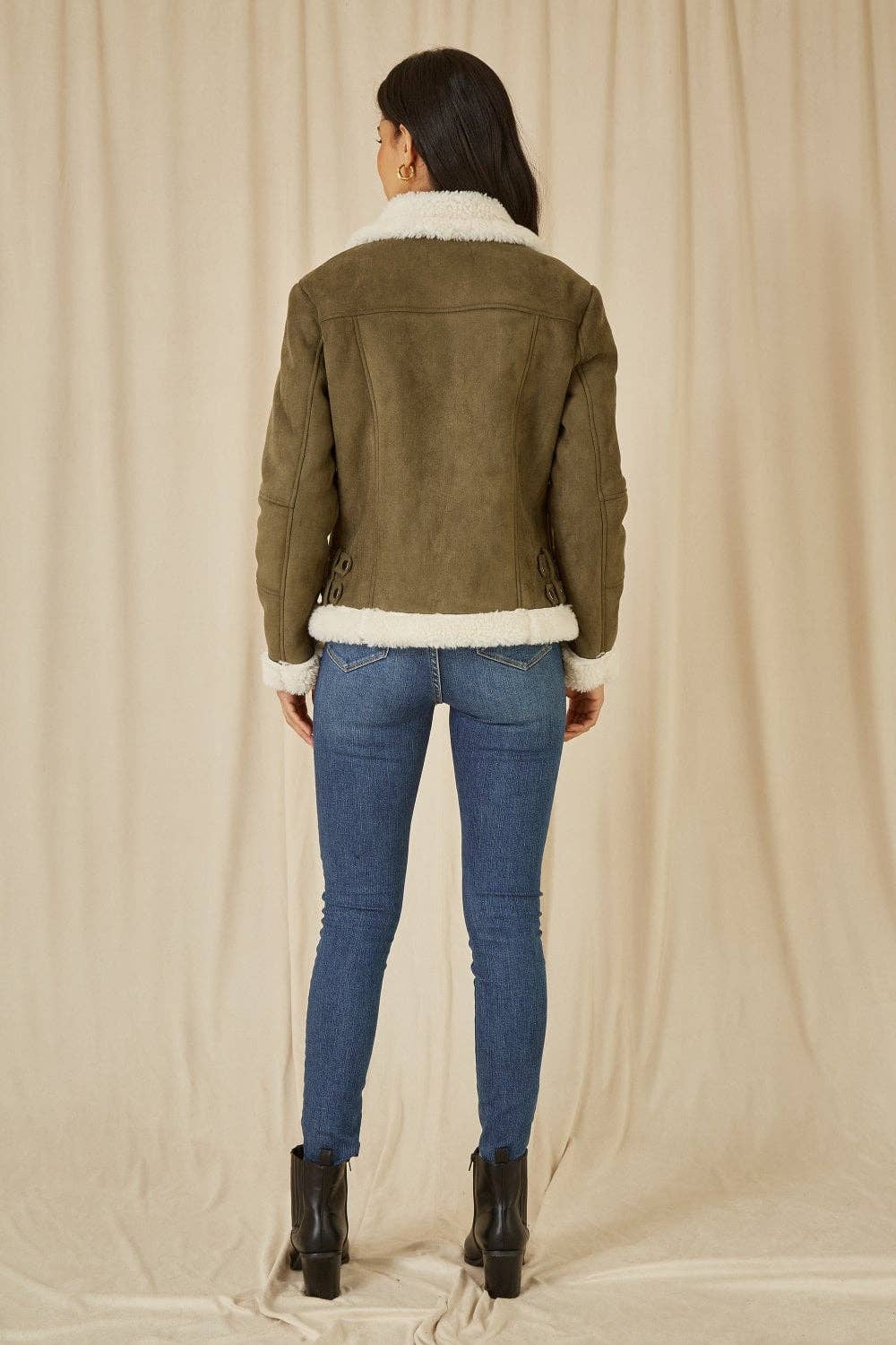 grün Yumi Grüne Bikerjacke aus Kunstwildleder und Kunstlammfell für den Großhandel auf Faire4