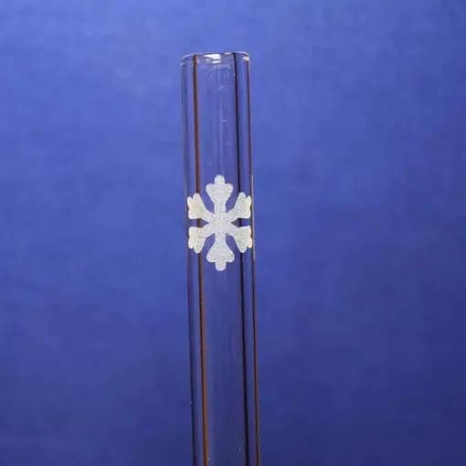 Paille en verre gravée flocon de neige de 12 pouces avec brosse pour la vente par DrinkingStraws.Glass LLC