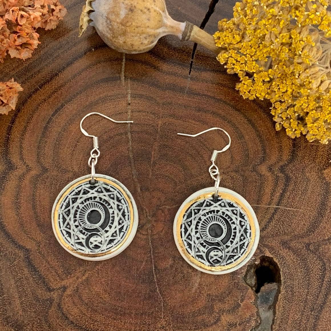 Wolf and Clay Pty Ltd - Vente Boucles d'oreilles pendantes - Collection Witch Magic - Boucles d'oreilles en porcelaine1