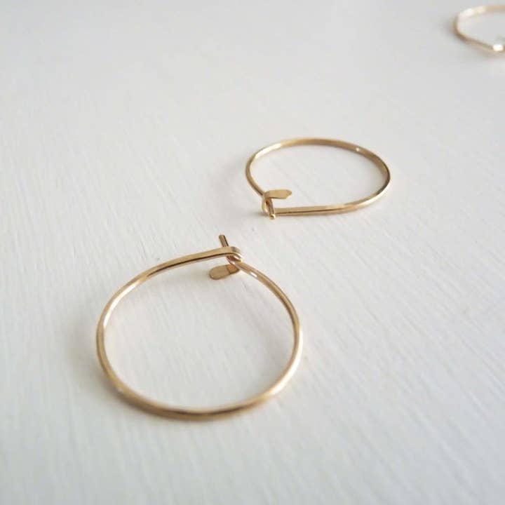 Pendientes pequeños redondos para venta al por mayor de Cinq