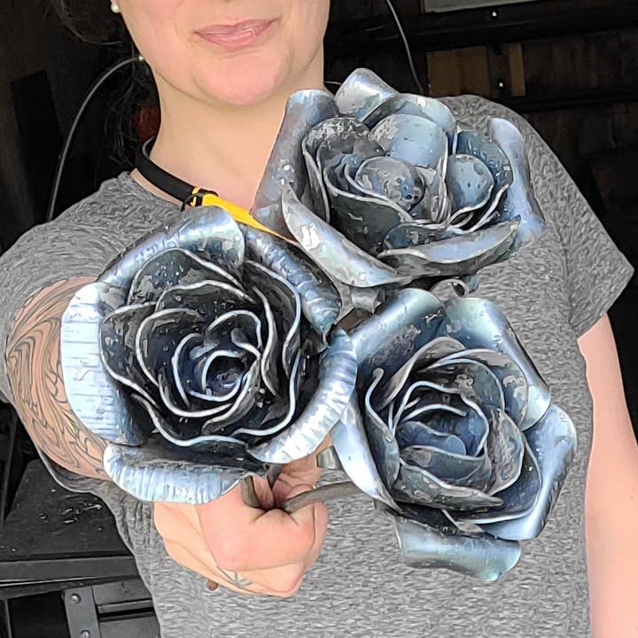 Arc and Hammer – wholesale Skulptur – Enkel smidd ros0