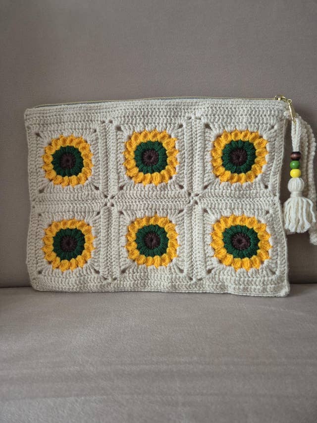 Portefeuille / housse de protection au crochet Tournesol pour la vente par Zehra - L'Art du crochet