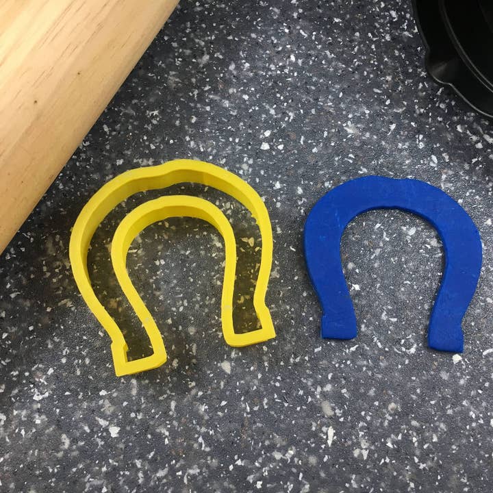CookieCutterSupply - Wholesale Cookie Cutter - Horseshoe Cookie Fondant Cutter