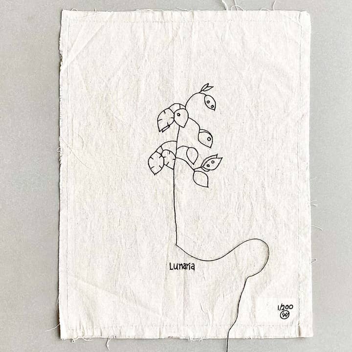 Quadro in tessuto ricamato a mano 'Lunaria/Judas Penning' di LEMONWISE per la vendita all'ingrosso da parte di LEMONWISE