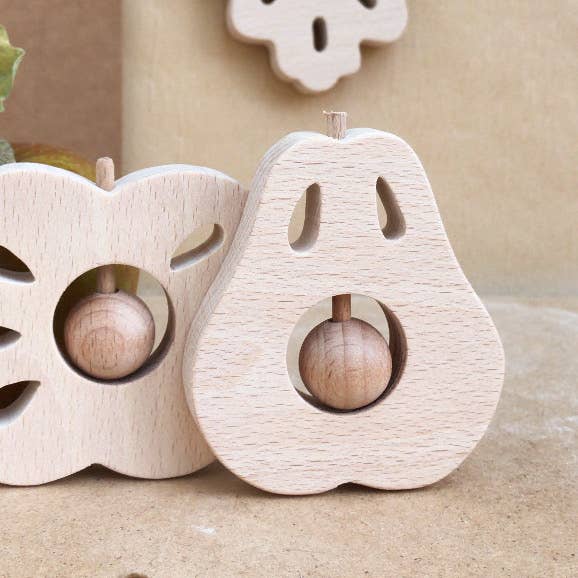 KMR Childwood – Engroshandel Trælegetøj - Børn – TUTTIFRUTTI PEAR træ rangle1