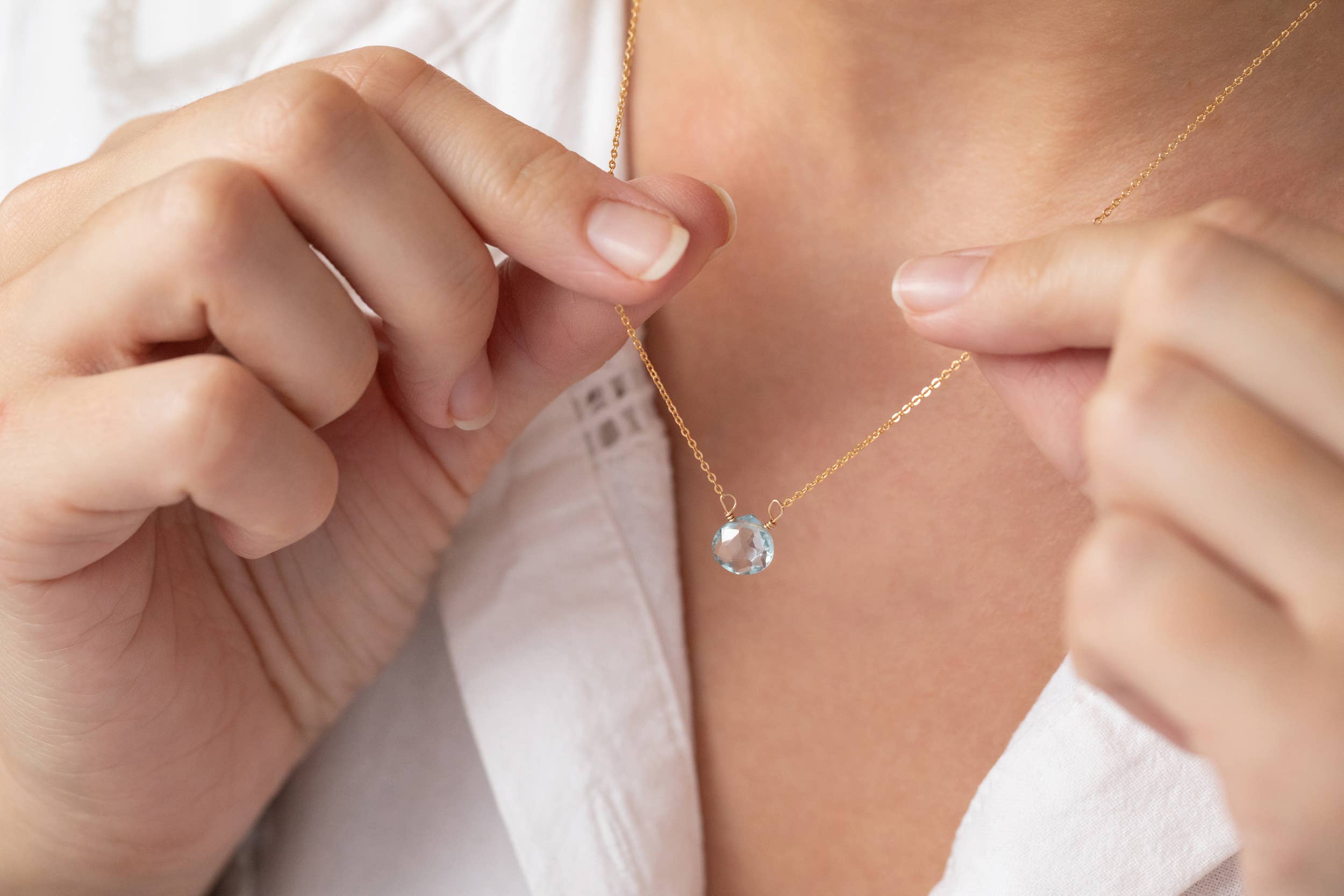 Thira Jewelry - Wholesale Halskettinghanger - Gouden halsketting met aquamarijn3