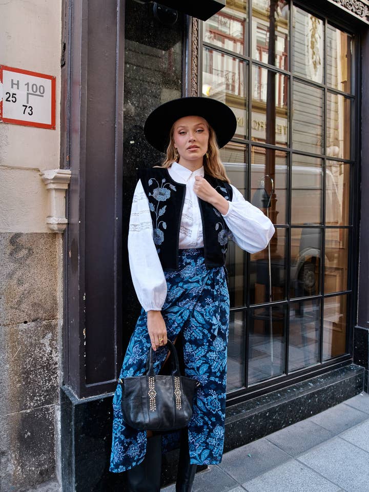 Jupe midi portefeuille imprimée bleue ROMI pour la vente par Piti Cuiti