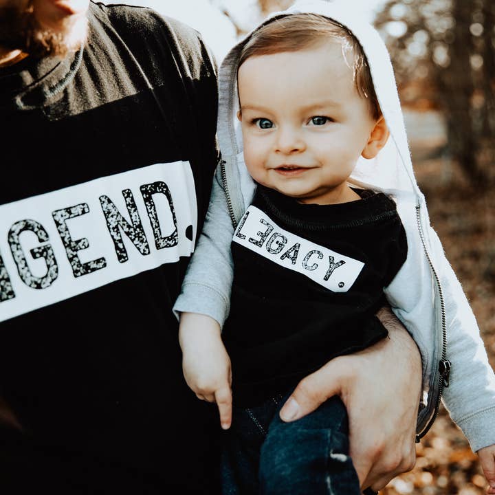 to: little arrows – Engroshandel T-shirt med serigrafitryk – til børn – Fars dag - Daddy and Me trøjer, Legend and Legacy trøjer5