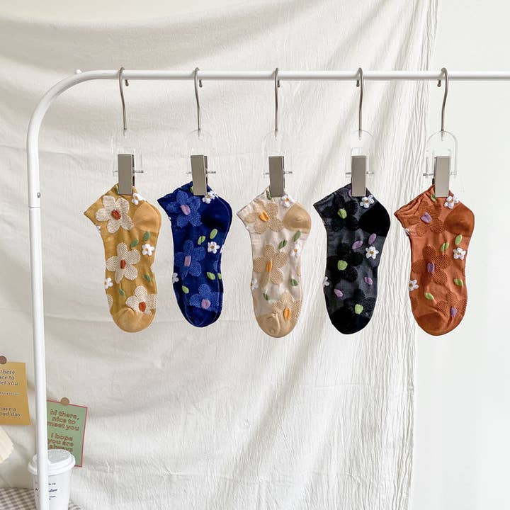 Cute color-blocked flower ankle socks for wholesale by Tourtiwi
