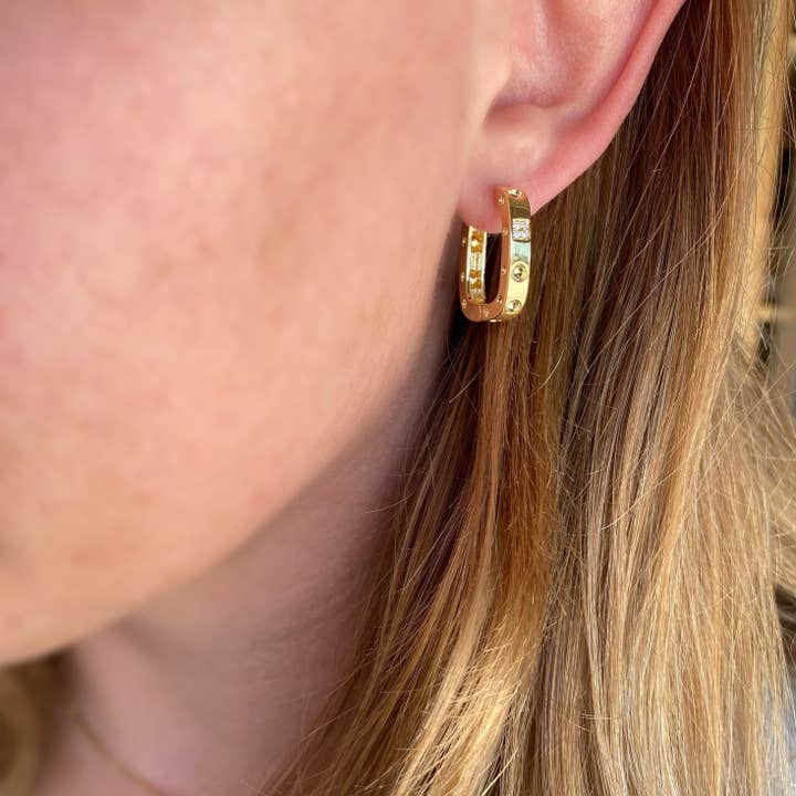 GoldFi - Wholesale Hoop earrings - 18k Gold Filled Medium Rectangular Clicker Hoop Earrings Wit1