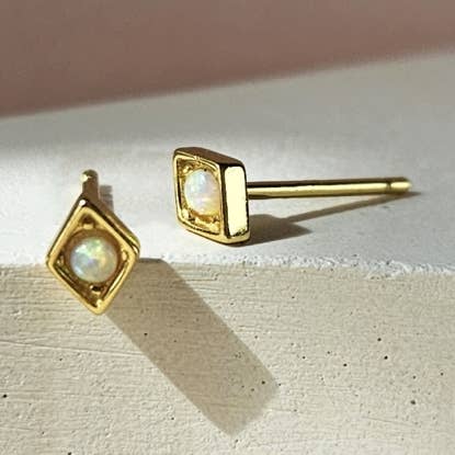 OHRSTECKER MIT RAUTENOPAL - E-S5183 für den Großhandel von HolyBang Jewels