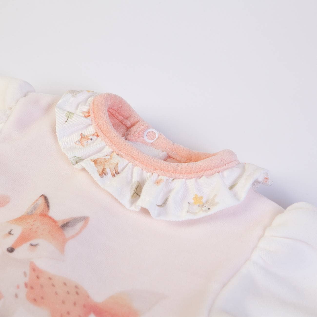 Blanc cassé/saumon 16648 - Grenouillère en velours avec ouverture arrière et col - FS Baby en vente sur Faire1