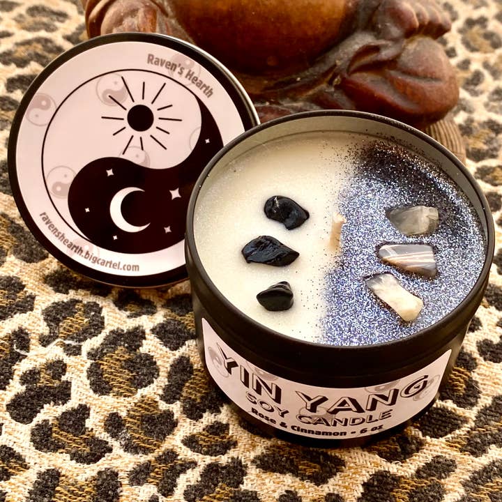 Bougie Yin Yang | Parfum de rose et de cannelle | Vegan pour la vente par Raven’s Hearth