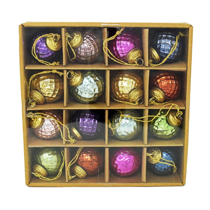 Fair to Trade Ltd - Wholesale Ornament set - Fair Trade Recycled Glass Christmas Baubles Box of 16 India1