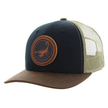 Boné Trucker de Tela de Escorpião em Óleo e Couro – Tamanho Único por atacado de S & J Gift Inc