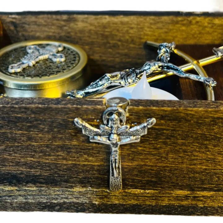 Oremus Mercy – Großhandel Dekoschachteln – Tragbarer Altar für Kranke & Hausgebundene mit Kreuz2