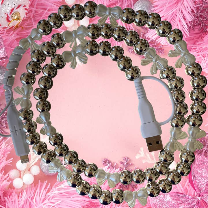 Cabo de Carregamento com Contas 4-em-1 Prateado e Pérola com Laço por atacado de The Onion Patch