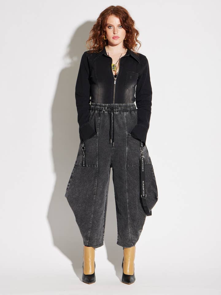 Ballon-Jeans aus Denim für den Großhandel von CIRCULAR PATH