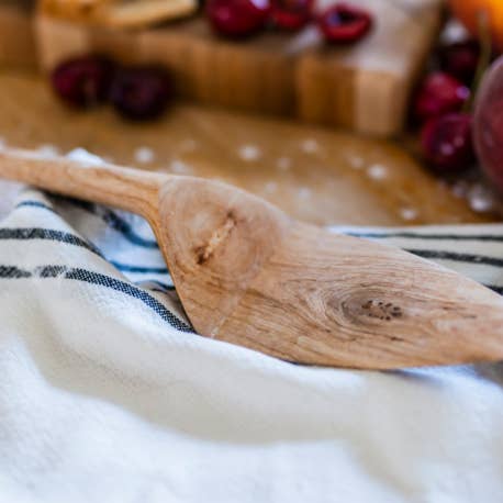 Azizi Life - Wholesale Serving Utensil - Hand Carved Wooden Spoon- Faye Pie Server1