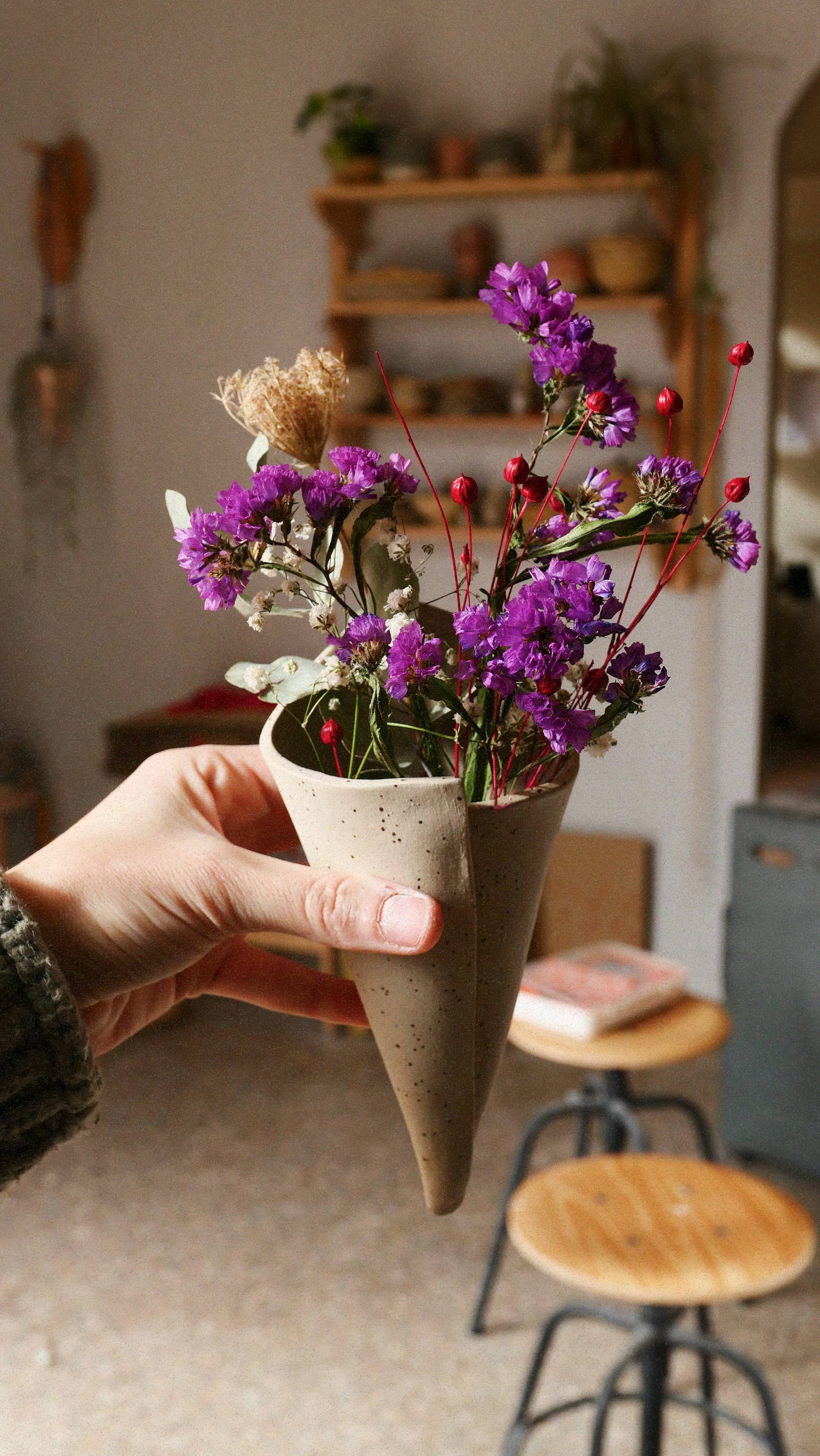 Ohyoko ceramics - Vendita all'ingrosso Fioriere a sospensione - Vasi a cono in ceramica da parete10