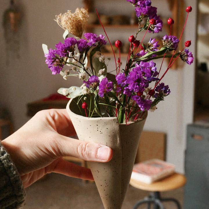 Ohyoko ceramics - Vendita all'ingrosso Fioriere a sospensione - Vasi a cono in ceramica da parete10