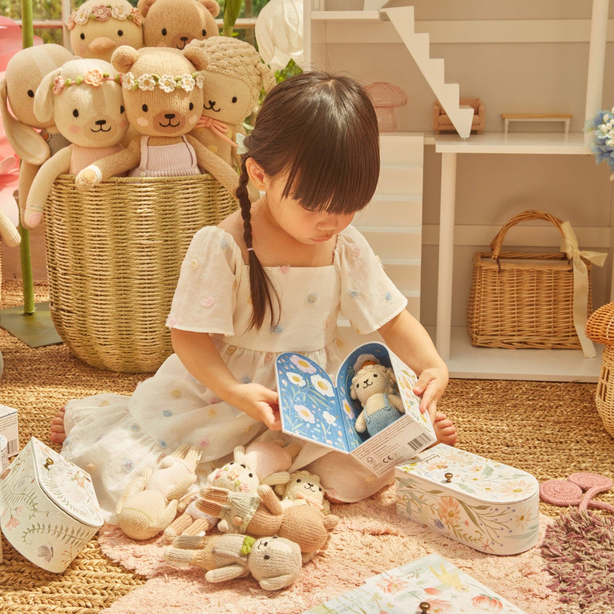 cuddle+kind - Wholesale Doll - Kids - Tiny Sebastian the lamb, gives 10 meals7