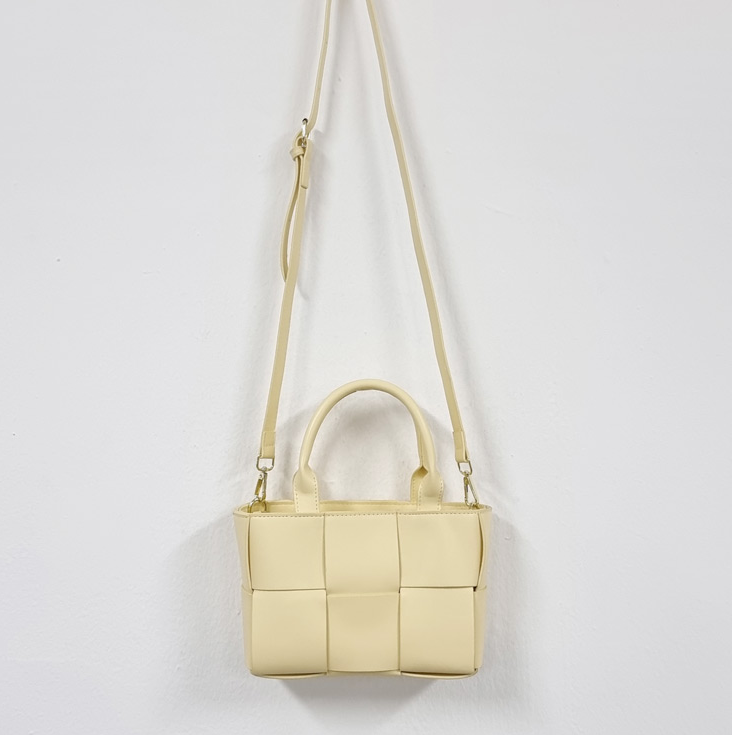 Comfortarians - Wholesale Tote Bag - Women's - Vegan Leather Tote/ woven Leather Bag1