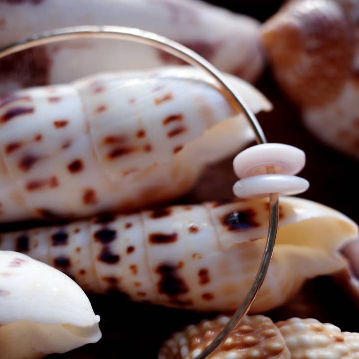 Flotsam & Co. Hawaii - Wholesale Bangle Bracelet - Puka Shell Bangle4