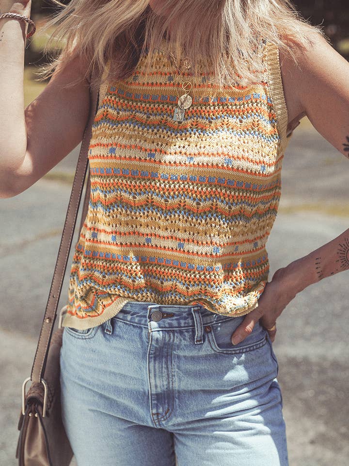 Stripe marrone Gilet a maglia all'uncinetto con scollo rotondo e occhielli in vendita all'ingrosso su Faire2