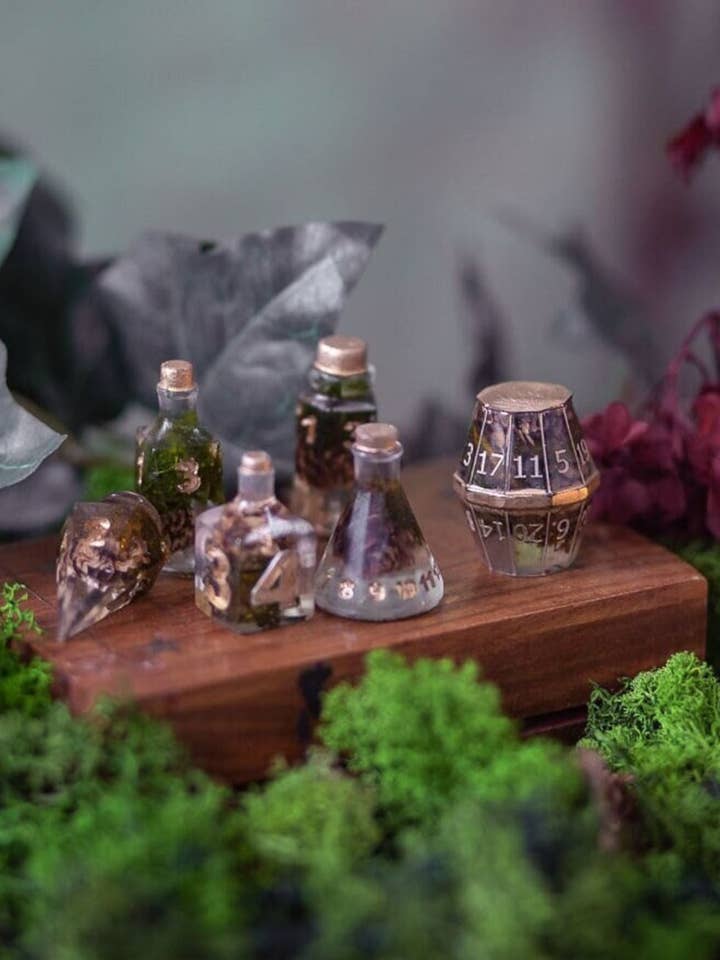 Dice set Potion dices Druid Nature Elven moss & pinecone for wholesale by Costurero Real