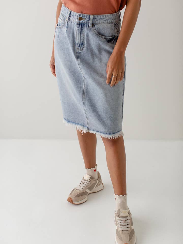 Vintage Wash 'Sydney' 100% Cotton Distressed Raw Hem Denim Skirt for wholesale on Faire6