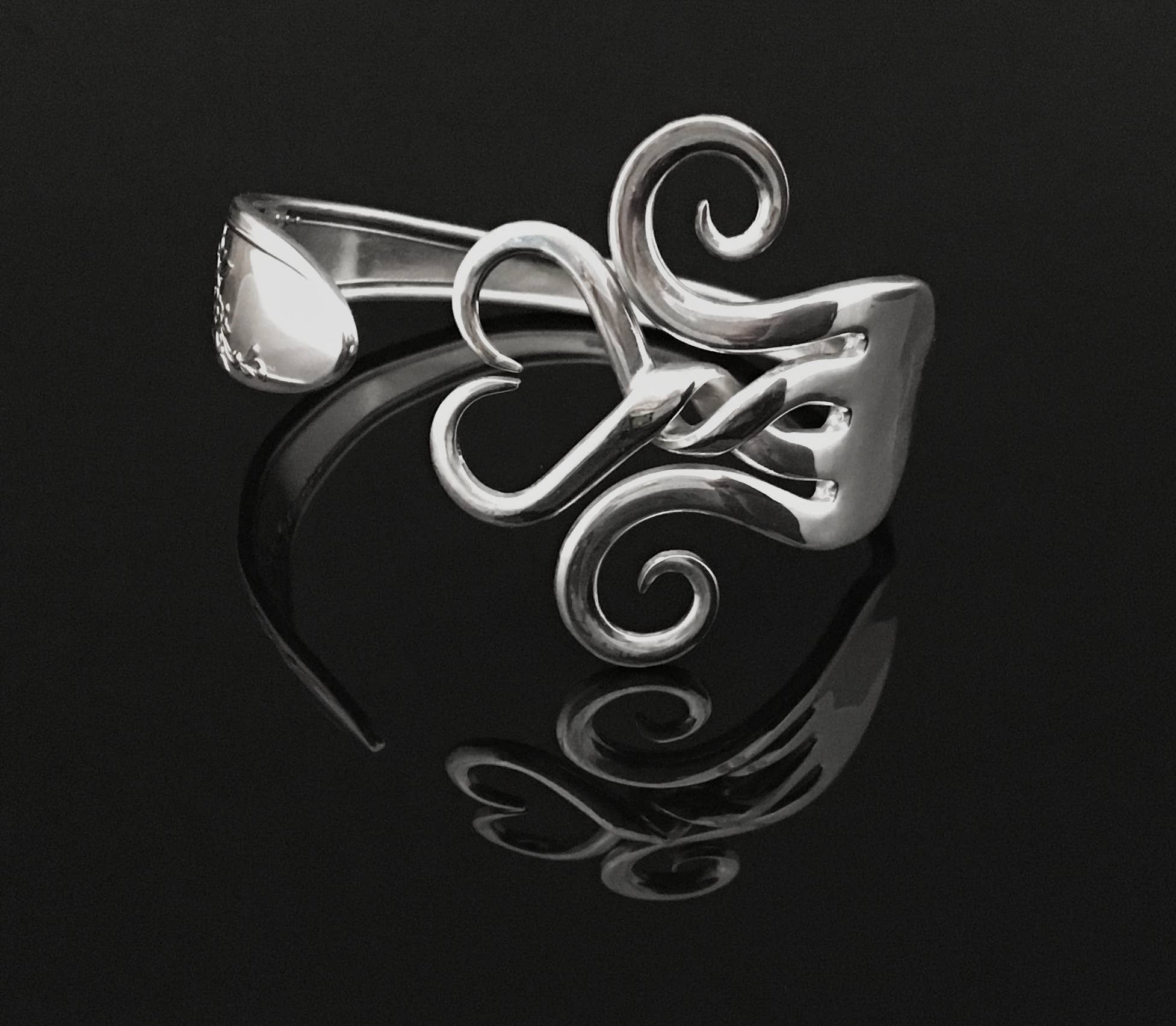 Marchello Art – wholesale Cuff bracelet – Twisted Heart Bracelet2