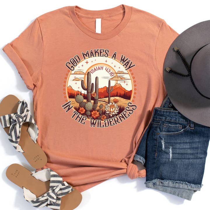 Terre cuite Heather T-shirt graphique "Dieu ouvre un chemin" en vente sur Faire