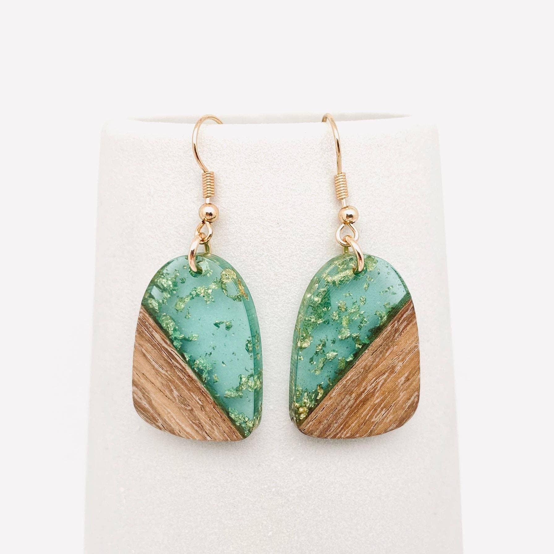 Mio Queena - Wholesale Dangle Earrings - Wood and Resin Bonding Geometric Pendant Dangle Earrings4