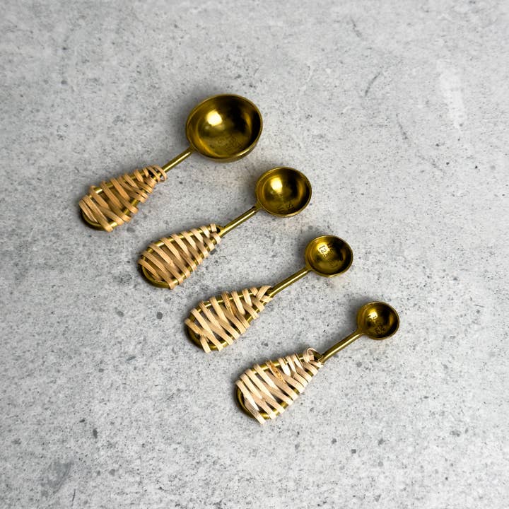 India Handicrafts Inc - Vente Cuillère doseuse - Cuillères à mesurer en or, ensemble de 4 avec manches en jute3