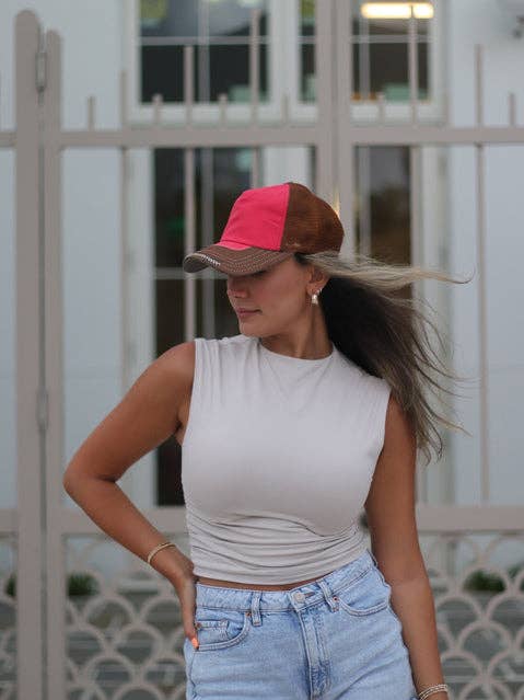 Chapeau rouge et marron pour la vente par Clov Blanks