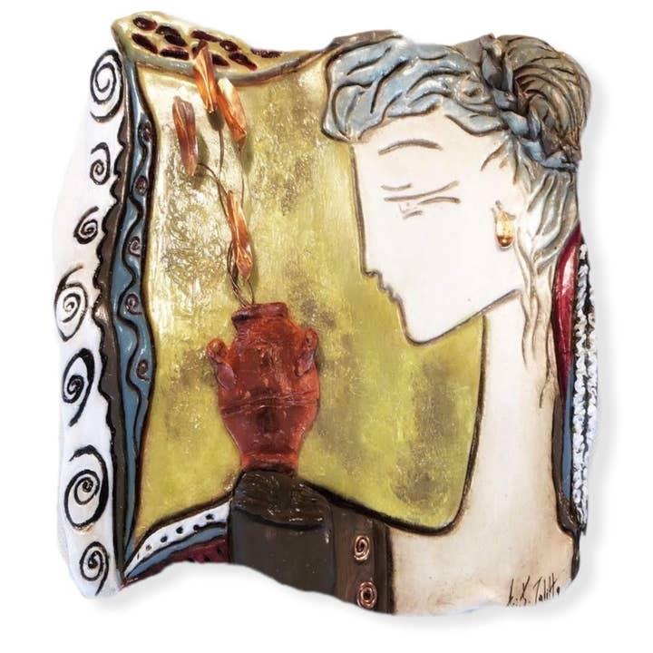 Oude vrouw met haar kruik met olijfbladeren voor wholesale door TALITTA