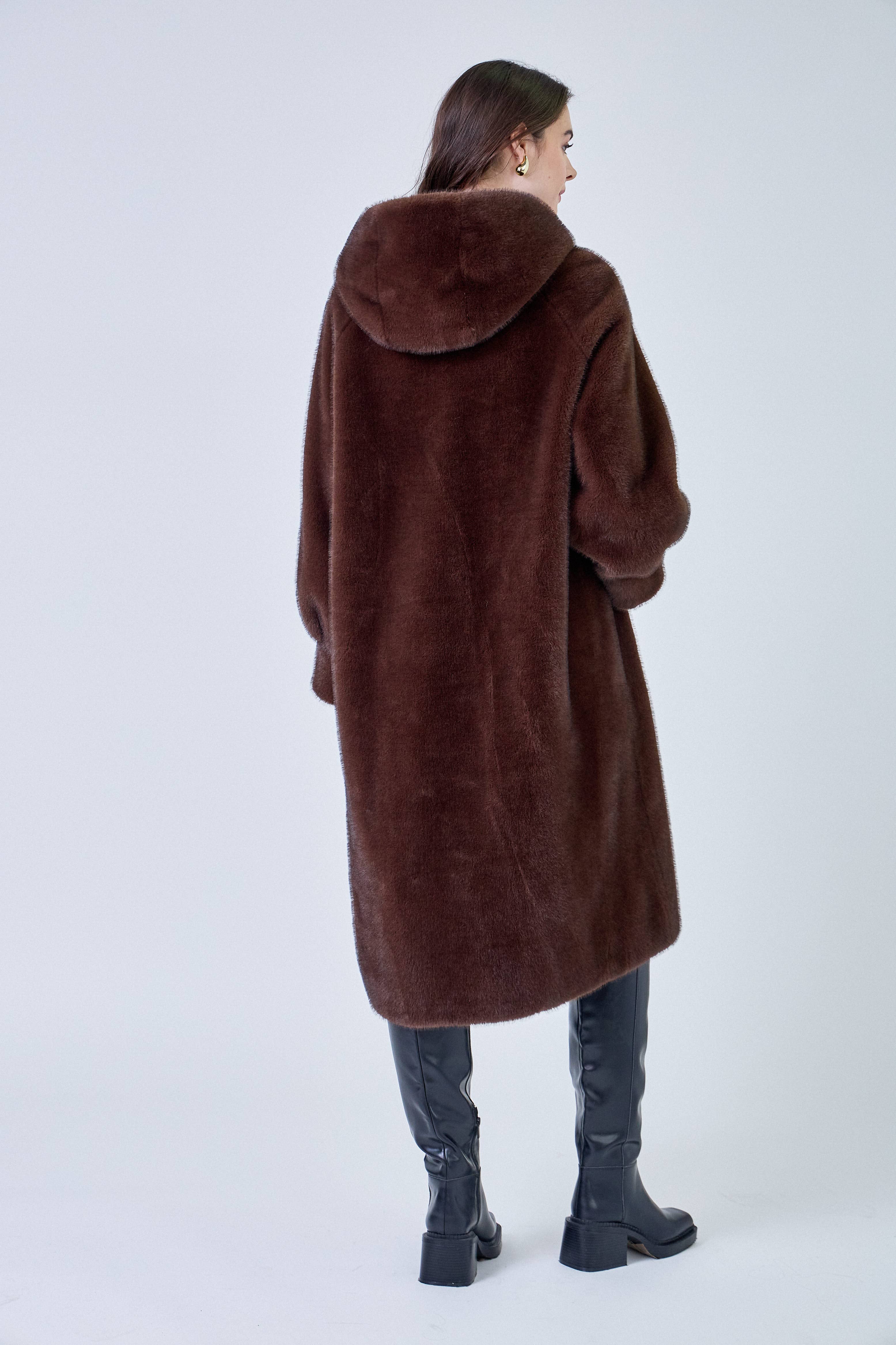 Giovanni Paris – Großhandel Pelz-/Kunstpelzmantel – Damen – Isabella Mantel mit Kapuze aus ultraweichem Kunstfell17