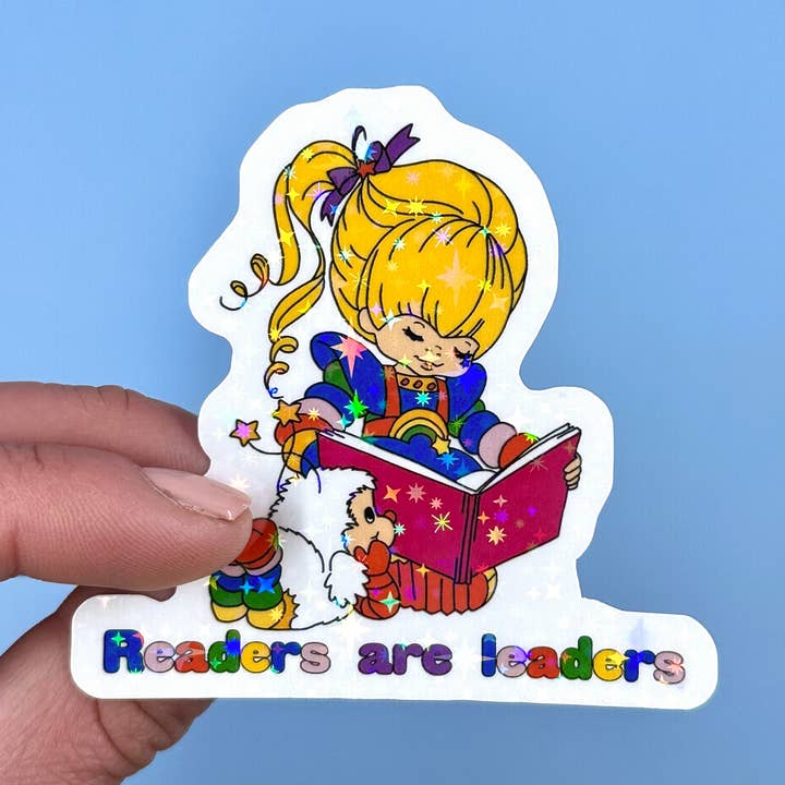 Holografisk Rainbow Brite/vandafvisende klistermærke for engroshandel hos Saguaro Creative Co.