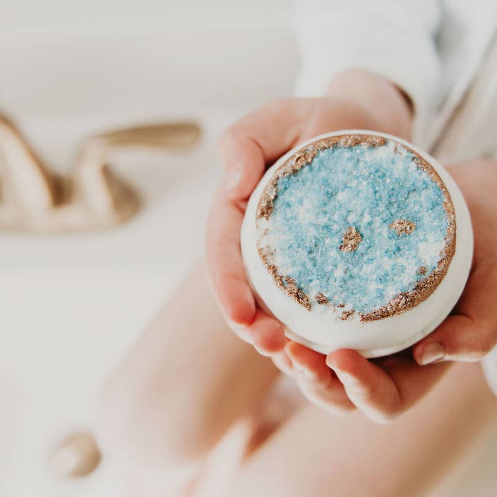 Latika Beauty - Wholesale Bath Bomb/Fizz - Crystal bath bomb 🌸 Wellness gift - Turquoise, Blue + Gold