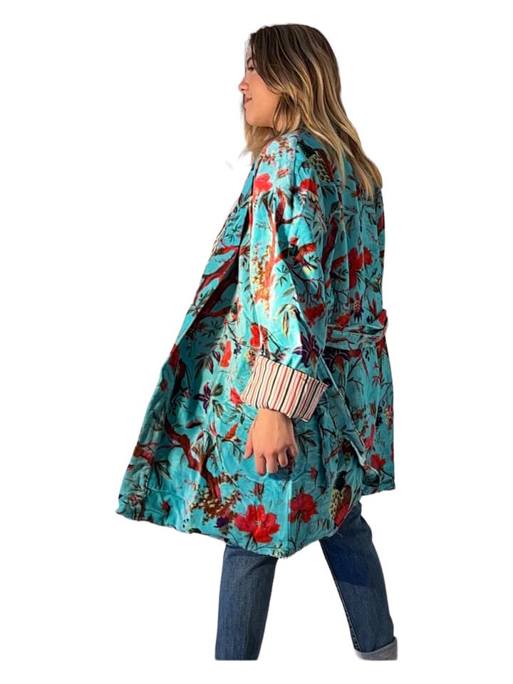 Kinomy – wholesale Rock - Dam – Mönstrad kappa i trehårig sammet med kimonomodell9