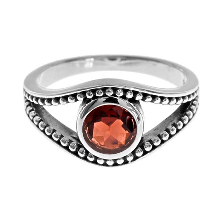 Isla granaat facet gespleten golf met kraaldetail ring voor wholesale door Kali Ma Designs - Sterling Silver Jewellery