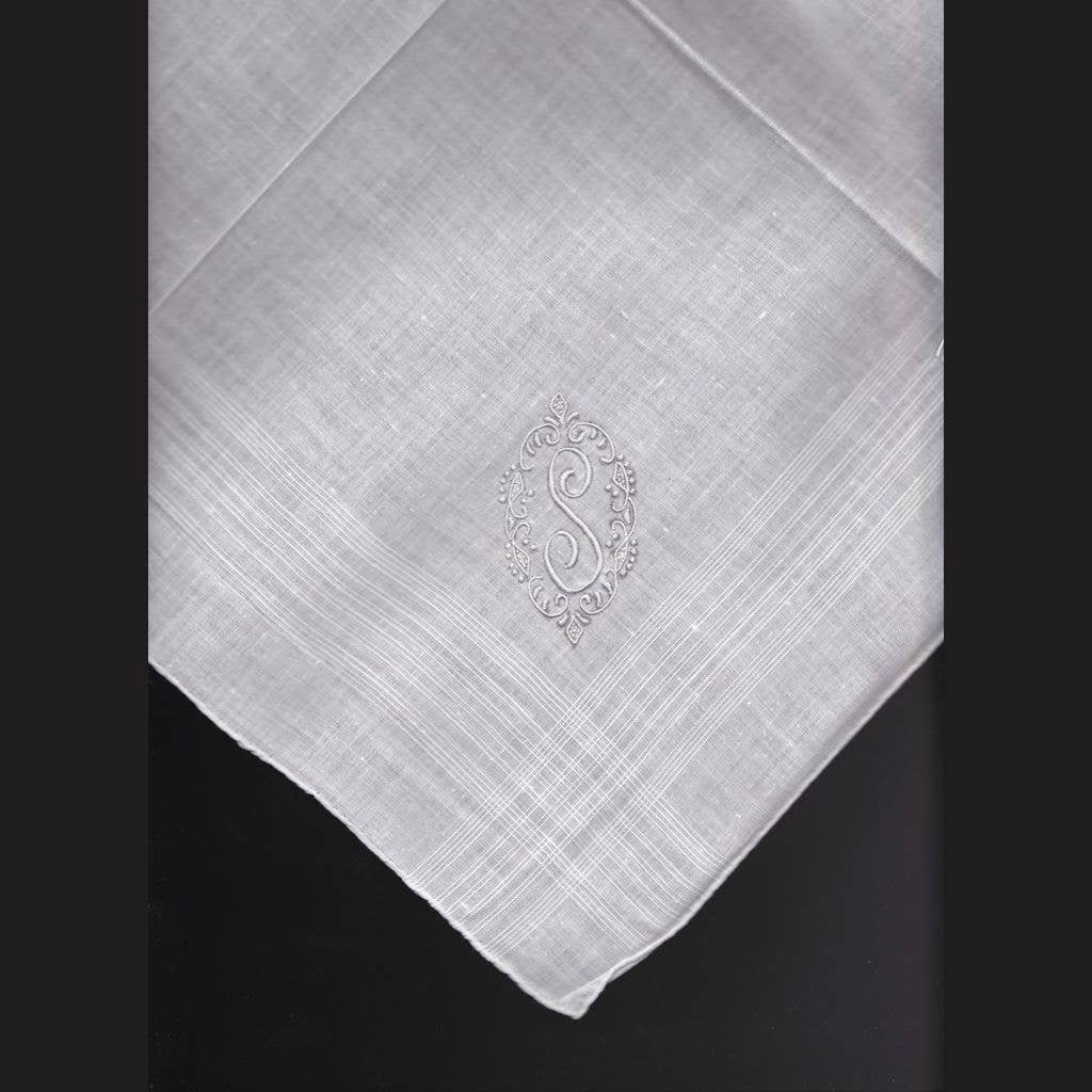 Eastern Sunrise Lace And Linens Inc. - Vente Mouchoir en tissu – homme - Mouchoir vintage brodé à la main en madère avec initiales homme15