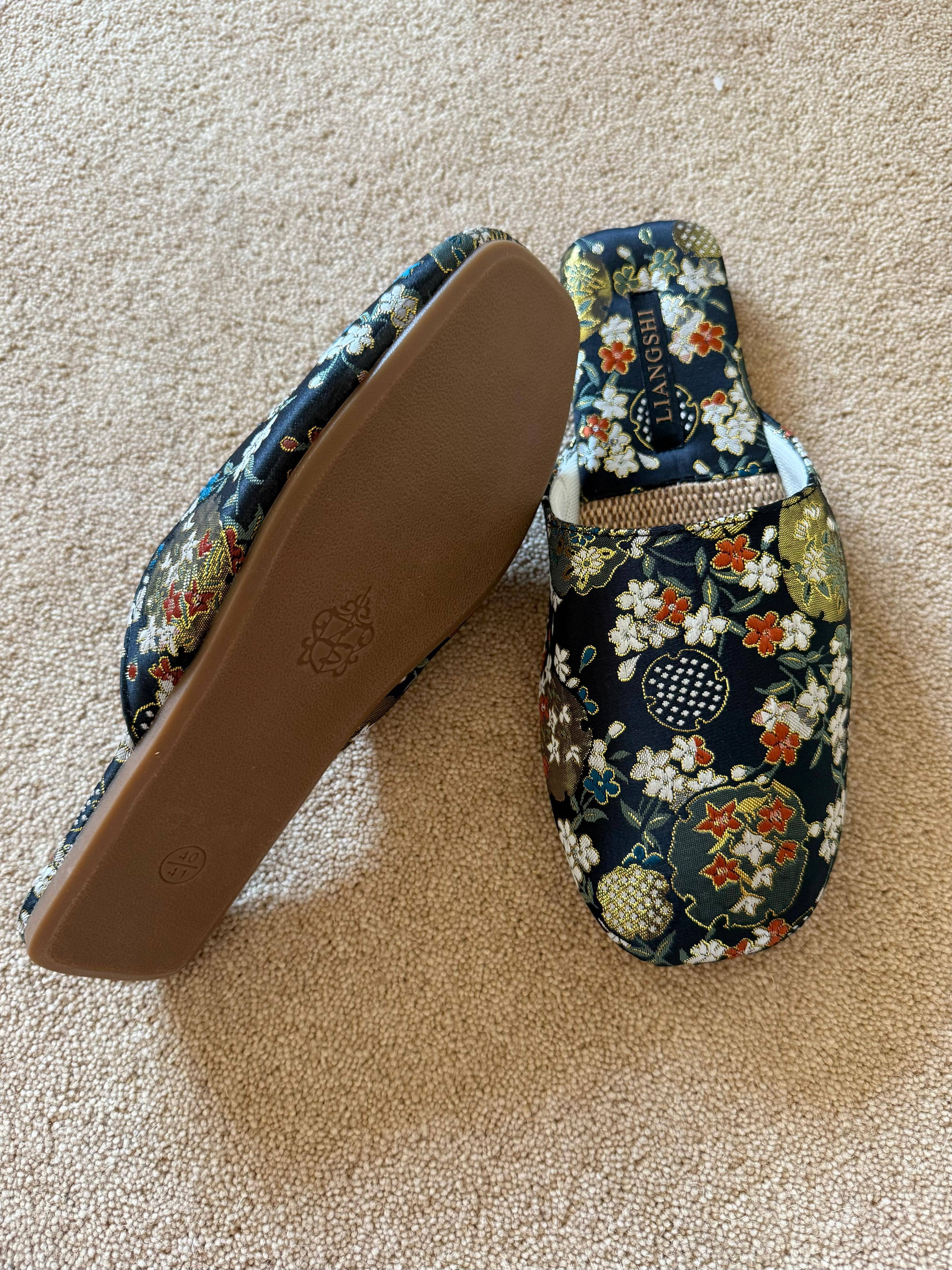 Lian Collection – wholesale Tofflor - Dam – Sommarsandaler för kvinnor, handbroderade, lyxig hemmaklädsel5