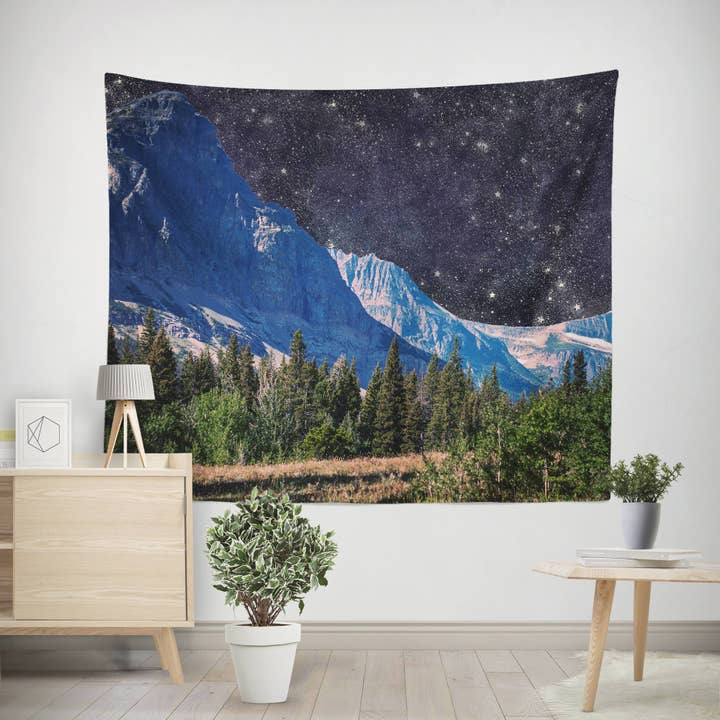Bjerge i rummet Microfiber Microfiber Wall Tapestry for engroshandel hos lostkatphoto