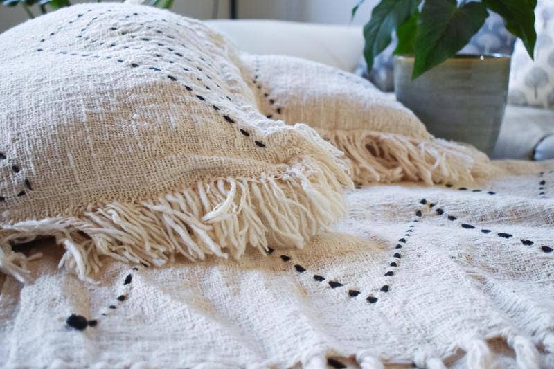 Joglo living – wholesale Prydnadsfilt – Toraja filt 001 - filt av ekologisk bomull1