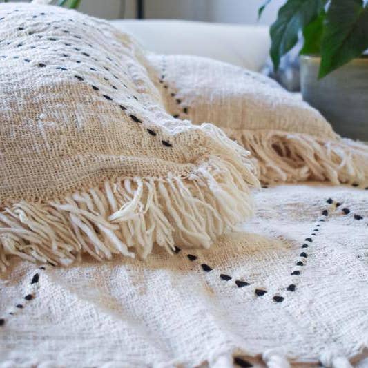 Joglo living – wholesale Prydnadsfilt – Toraja filt 001 - filt av ekologisk bomull1